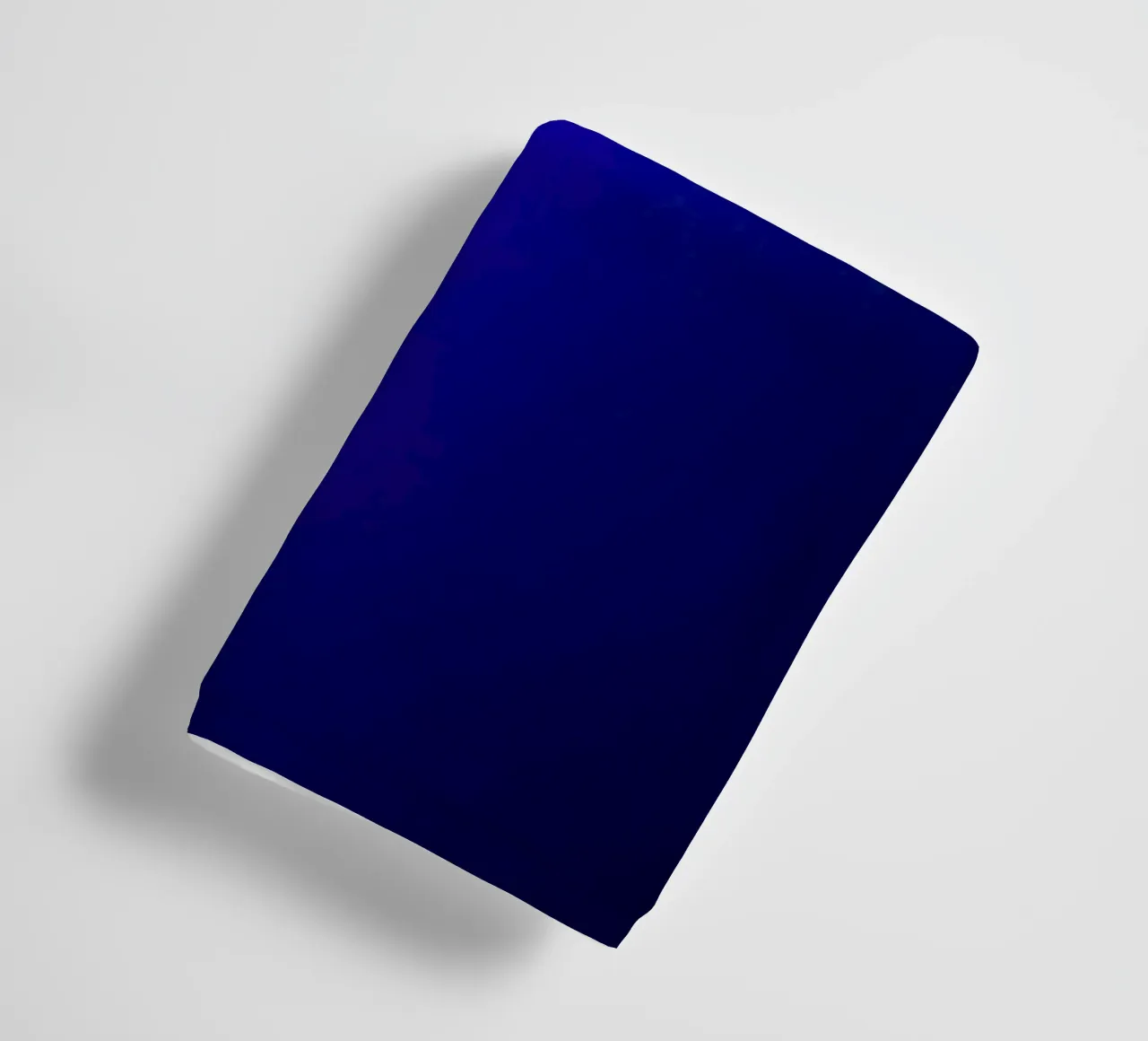 Heldere abstracte achtergrond met verlopen blauwtinten badhanddoek van DesignDoodle