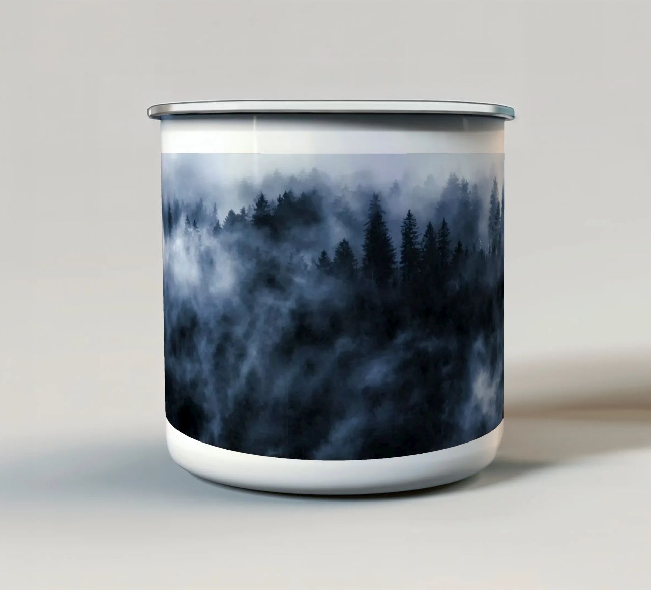 Foresta di nuvole tazza in smalto da Juergen Wiesler