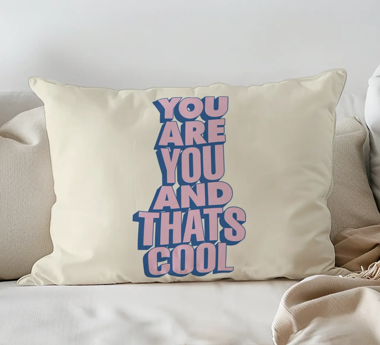Tu sei tu e questo è bello Moderna positività Amore per se stessi cuscino da THE MOTIVATED TYPE