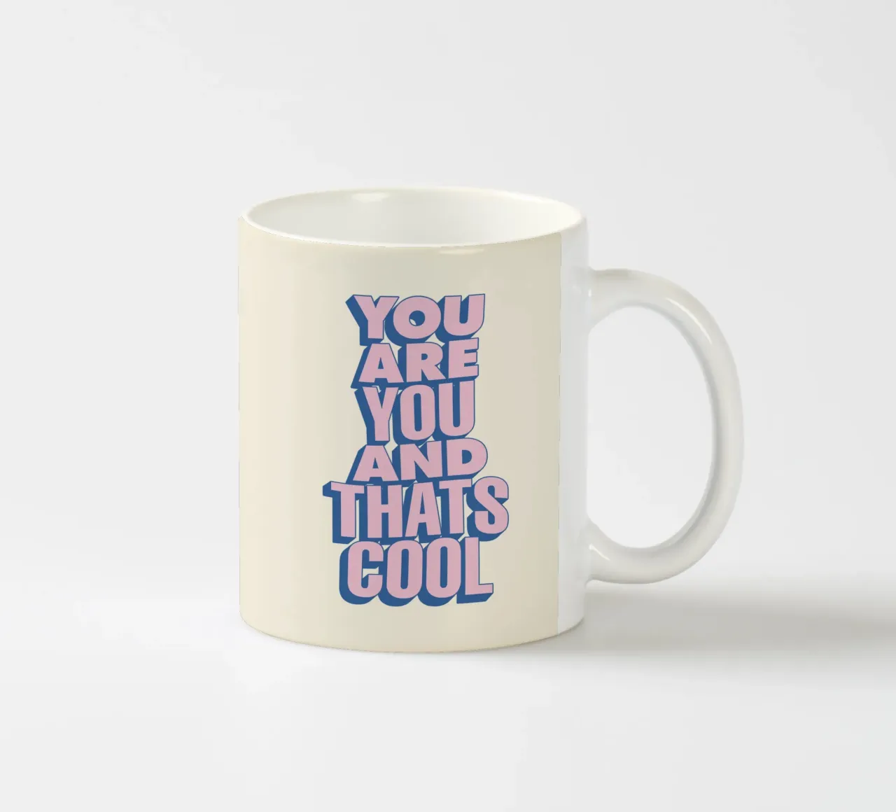 Tu sei tu e questo è bello Moderna positività Amore per se stessi tazza in ceramica da THE MOTIVATED TYPE
