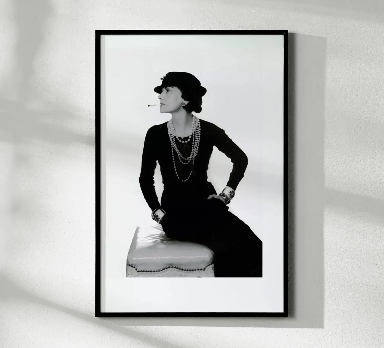 Coco Chanel, 1972 poster con telaio in legno da Gallery Print and Art Limited