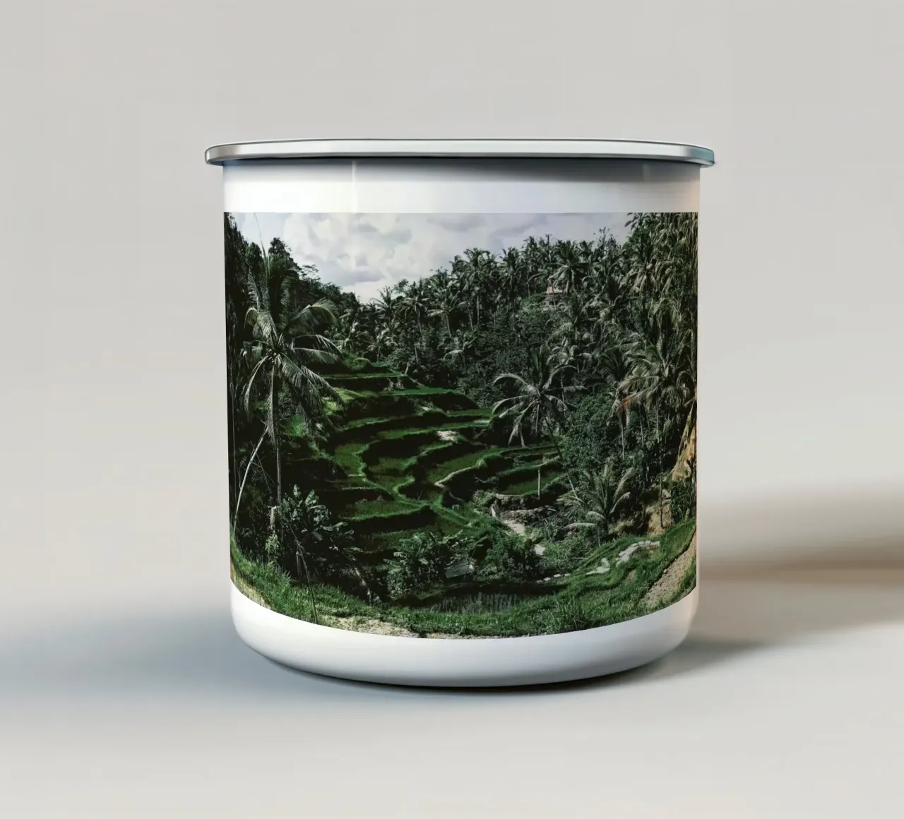 Bali tazza in smalto da Ingrid Beddoes