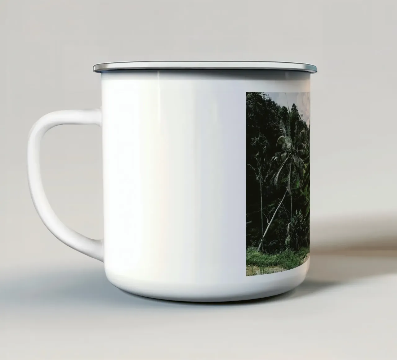 Bali tazza in smalto da Ingrid Beddoes