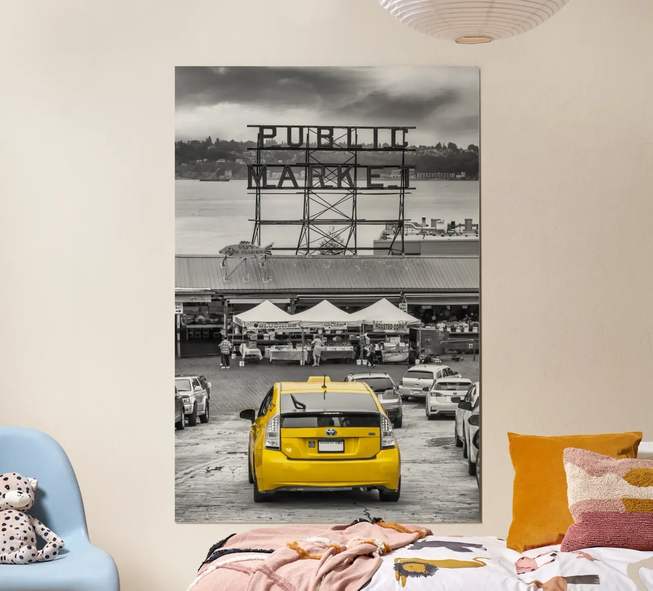 SEATTLE Scena del mercato di Pike Place | colourkey poster con telaio in legno da Melanie Viola