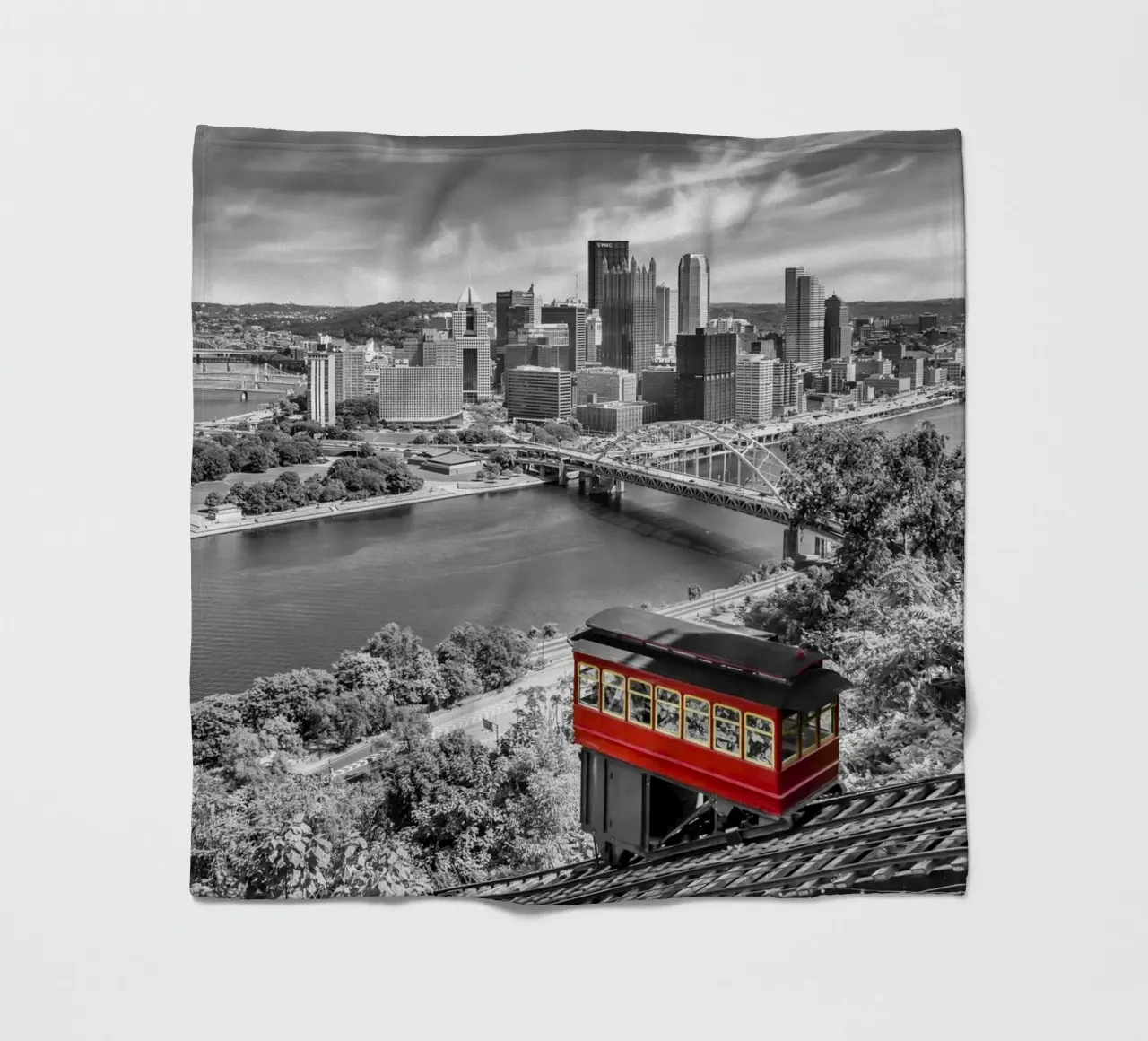 Imposante Pittsburgh Skyline con Duquesne Incline | colorkey coperta in pile da Melanie Viola