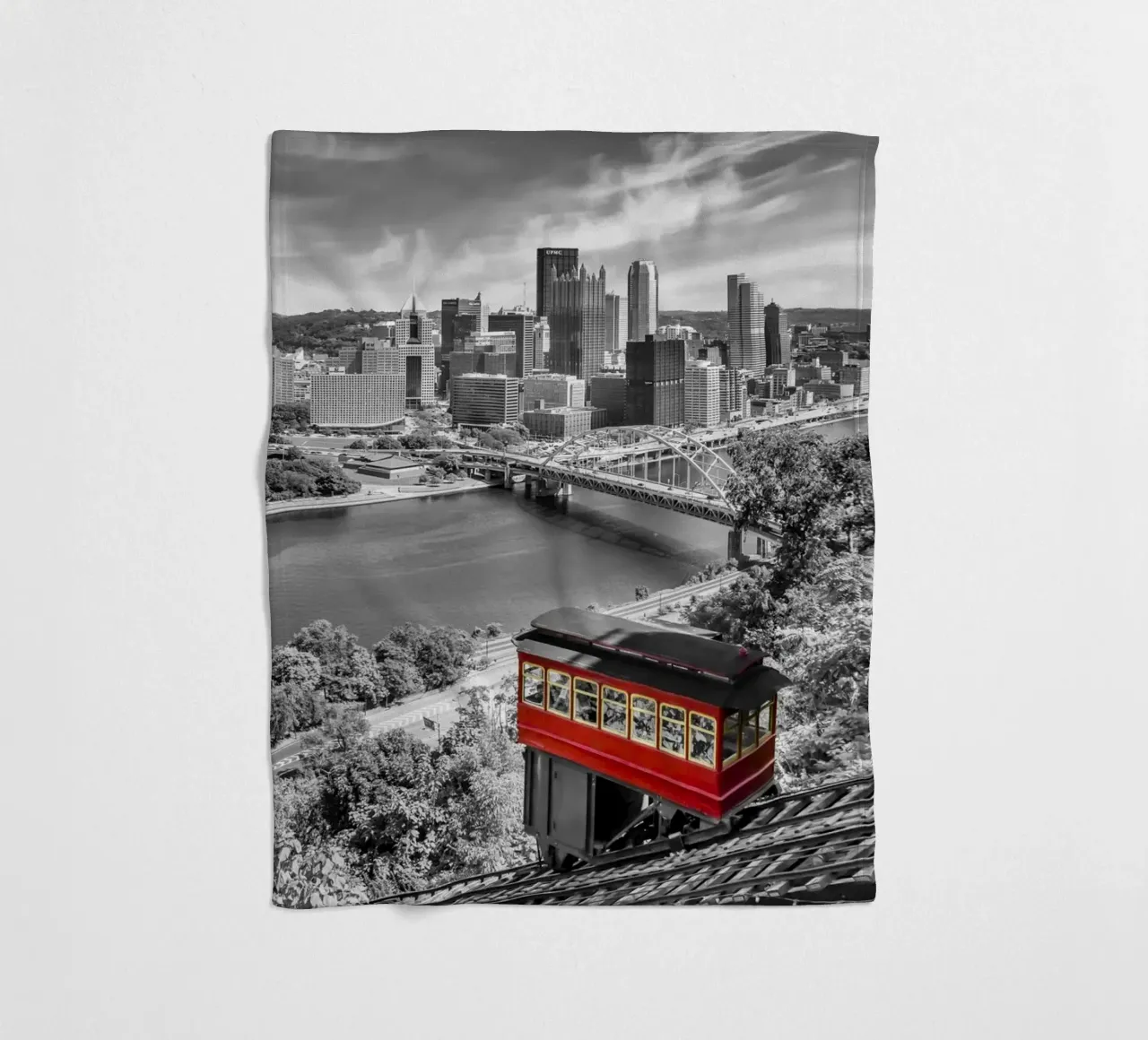 Imposante Pittsburgh Skyline con Duquesne Incline | colorkey coperta in pile da Melanie Viola