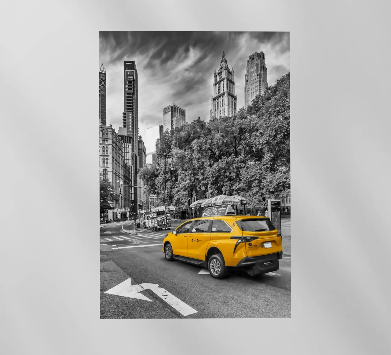 Scena di strada di New York con il Woolworth Building | colourkey pellicola backlit da Melanie Viola
