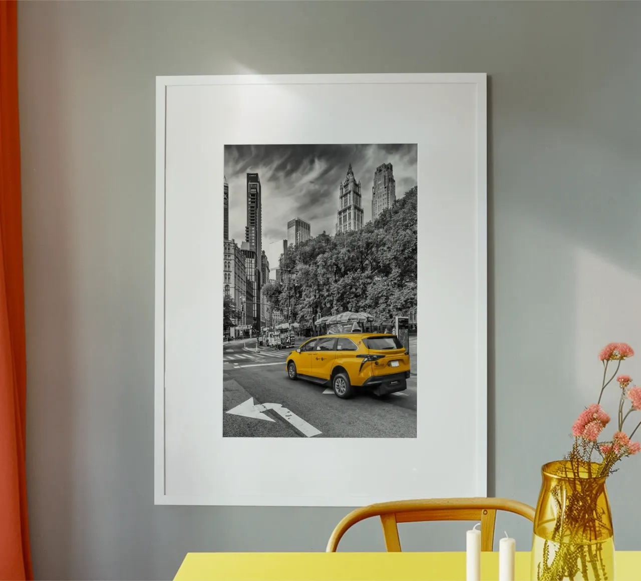 Scena di strada di New York con il Woolworth Building | colourkey carta hahnemühle da Melanie Viola