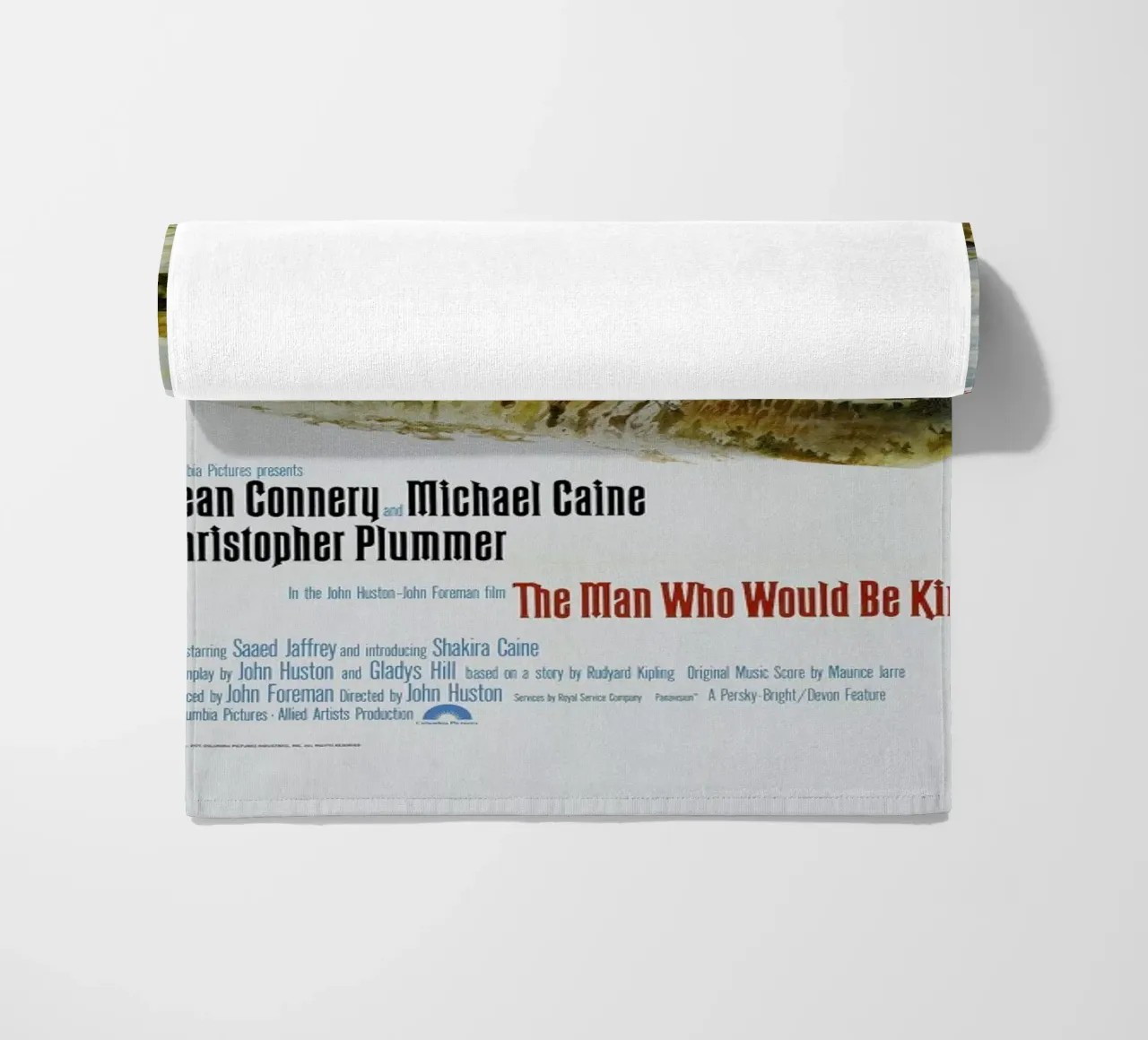 ‘The Man Who Would Be King’ Retro Movie Poster telo mare da Gallery Print and Art Limited