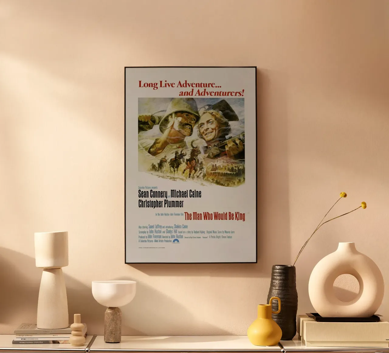 ‘The Man Who Would Be King’ Retro Movie Poster alluminio dibond da Gallery Print and Art Limited