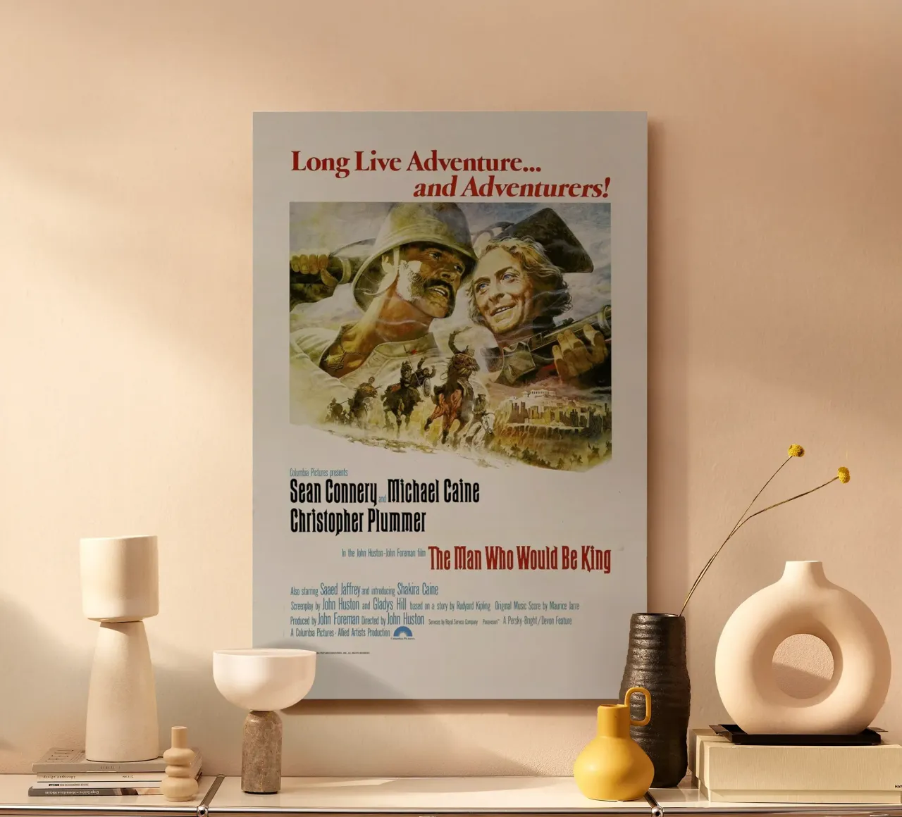‘The Man Who Would Be King’ Retro Movie Poster alluminio dibond da Gallery Print and Art Limited