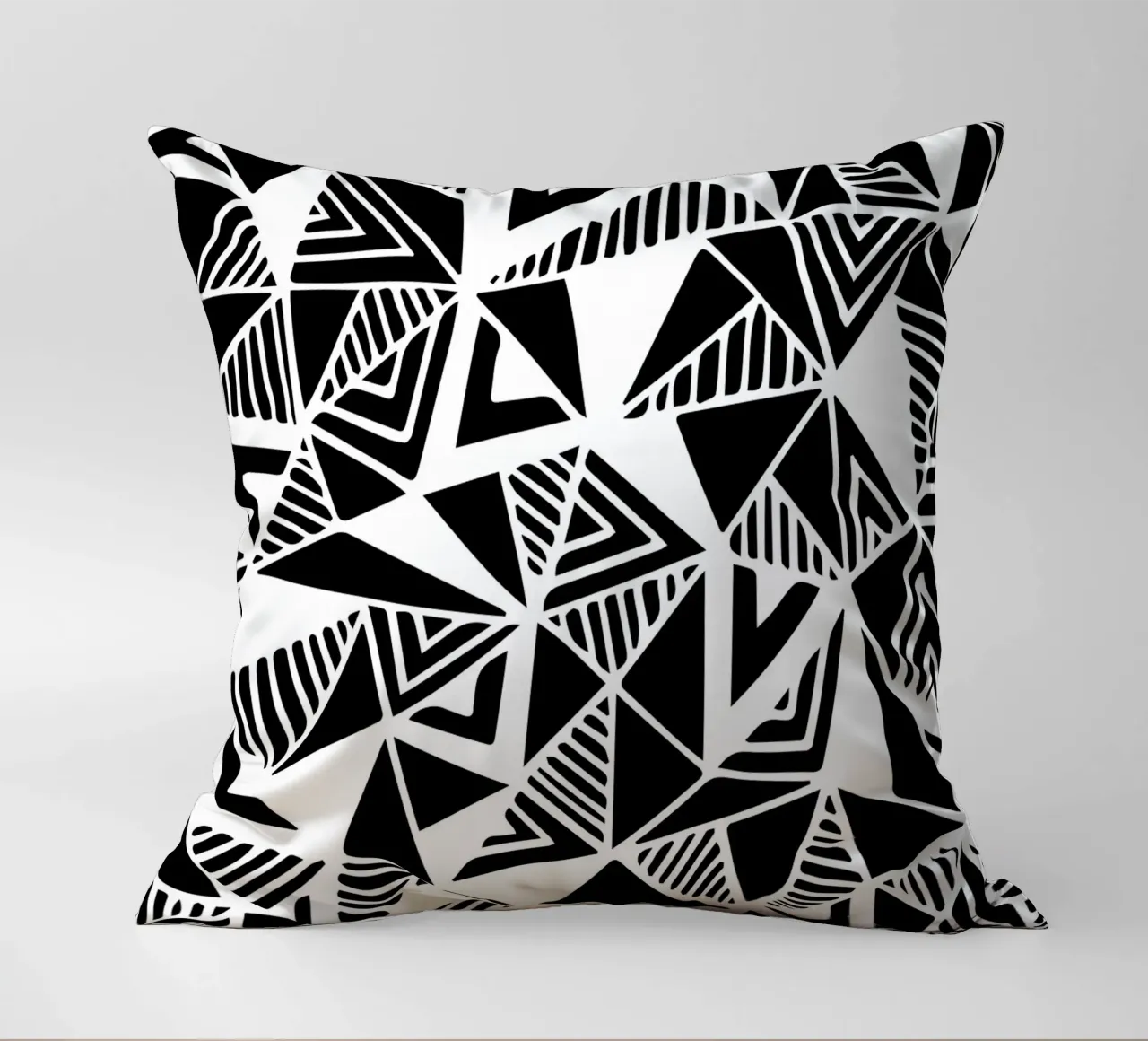 Jazzy Triangles Pattern cuscino da Kim Hubball Studio