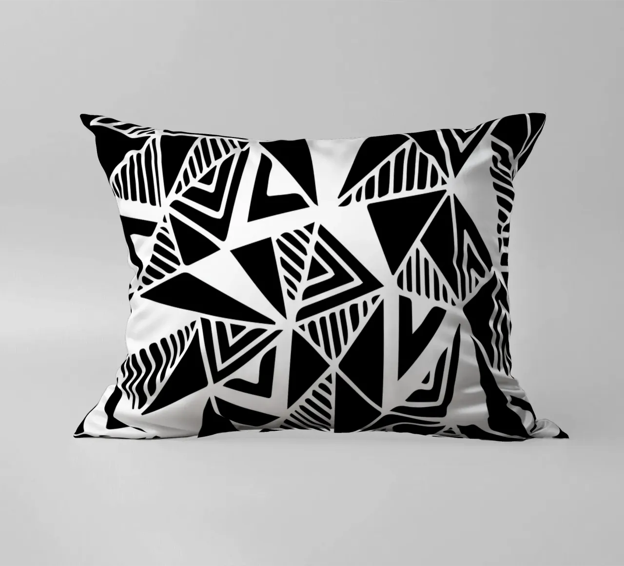 Jazzy Triangles Muster Kissen von Kim Hubball Studio