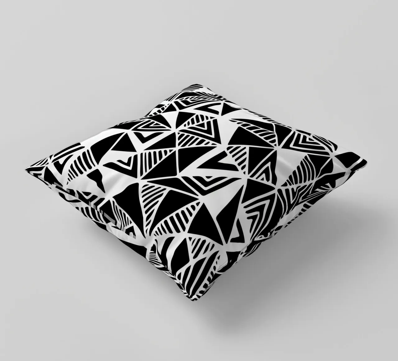 Jazzy Triangles Muster Kissen von Kim Hubball Studio