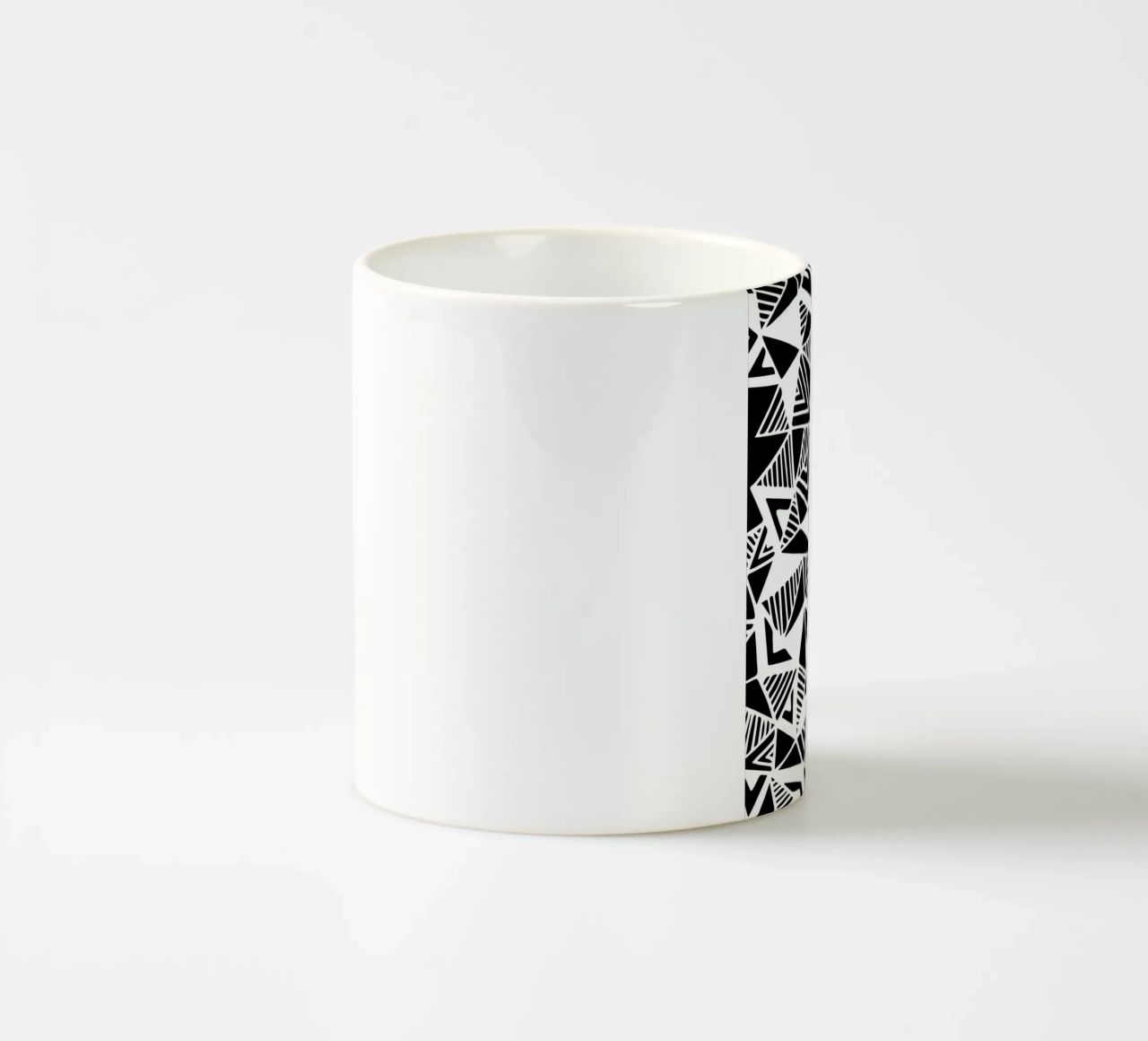 Jazzy Triangles Pattern tazza in ceramica da Kim Hubball Studio
