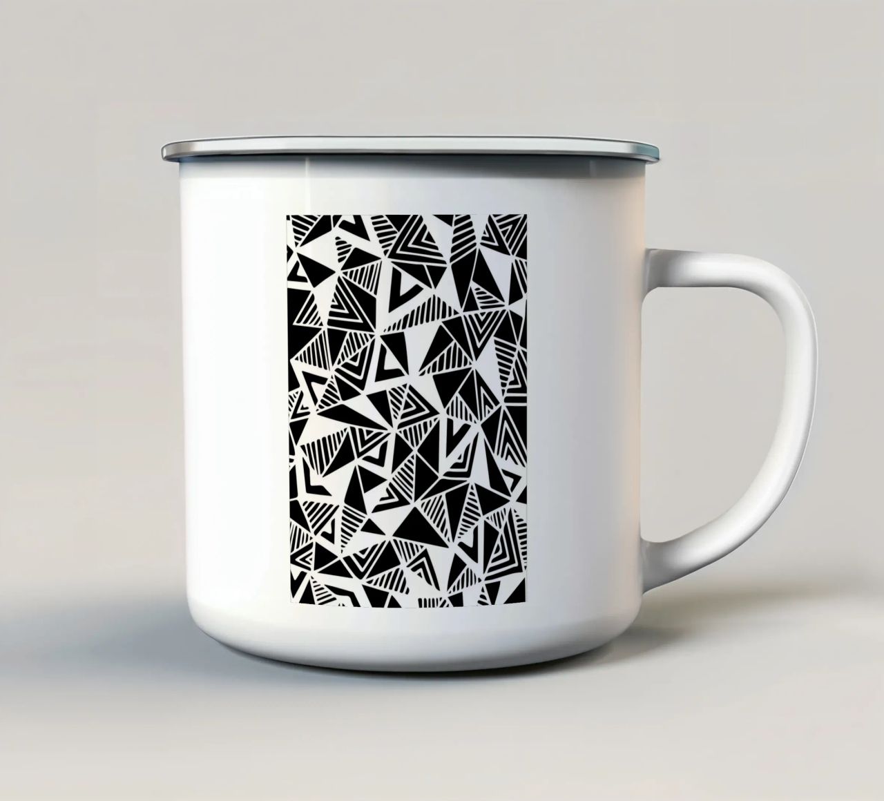 Jazzy Triangles Pattern tazza in smalto da Kim Hubball Studio