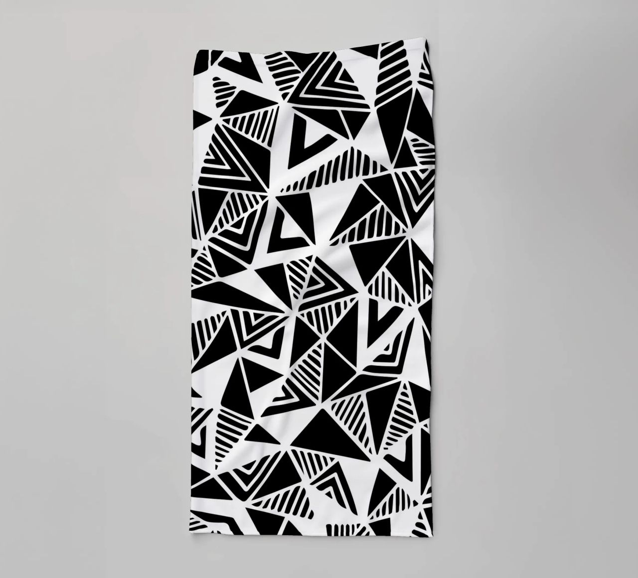 Jazzy Triangles Pattern asciugamano da bagno da Kim Hubball Studio