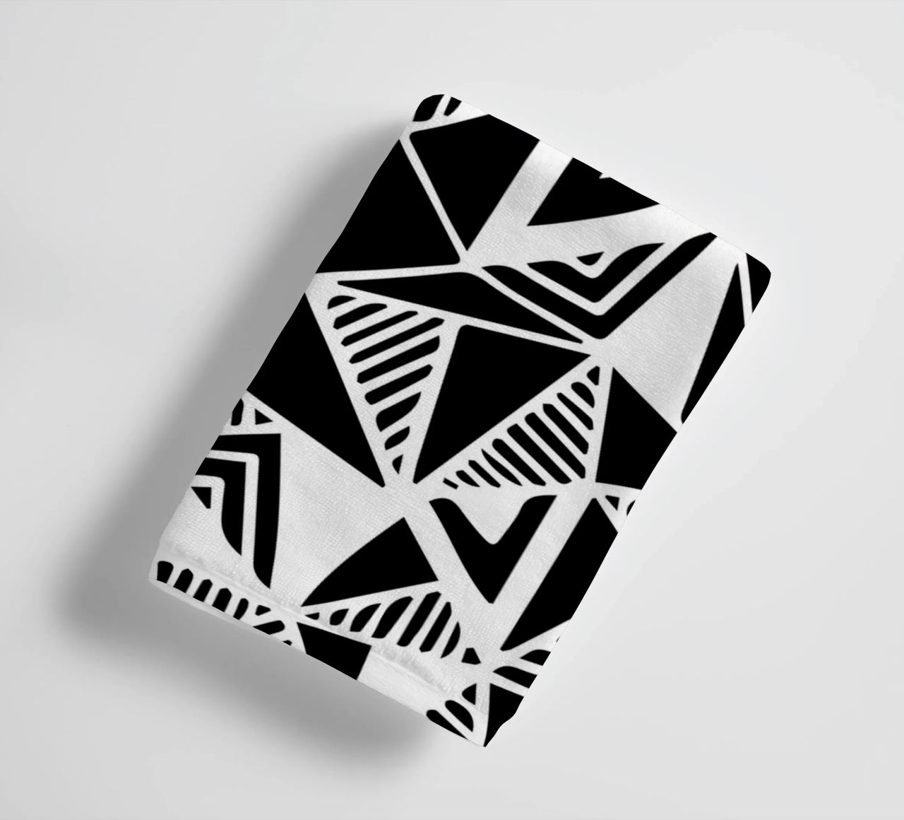 Jazzy Triangles Pattern asciugamano da bagno da Kim Hubball Studio