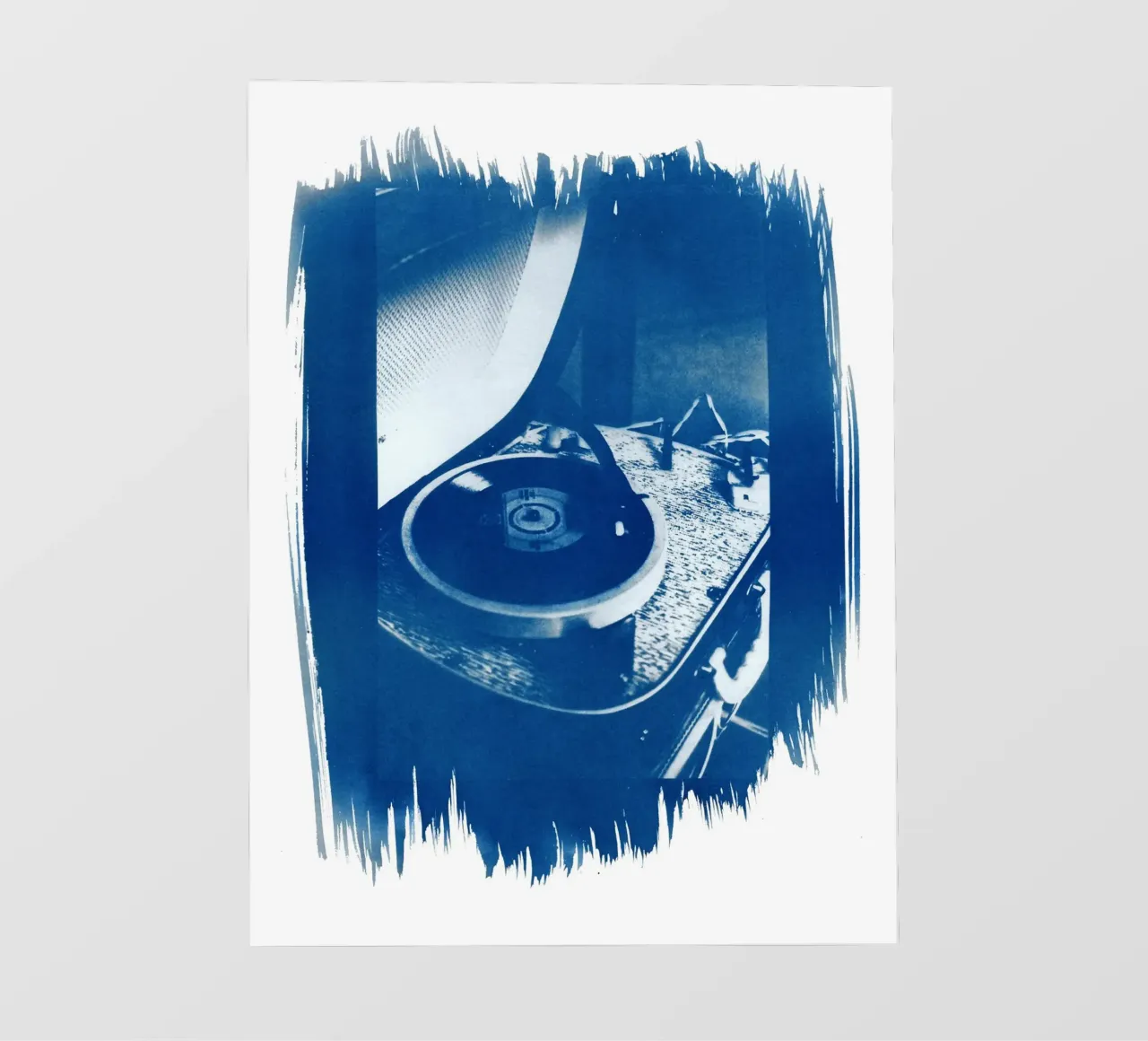 Lettore di dischi in vinile vintage in cianotipia telo in pvc da Kim Hubball Studio
