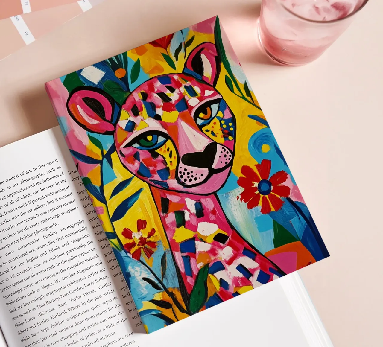 Tigre cubiste dans un jardin de fleurs coloré carnet de notes de Modern Muse