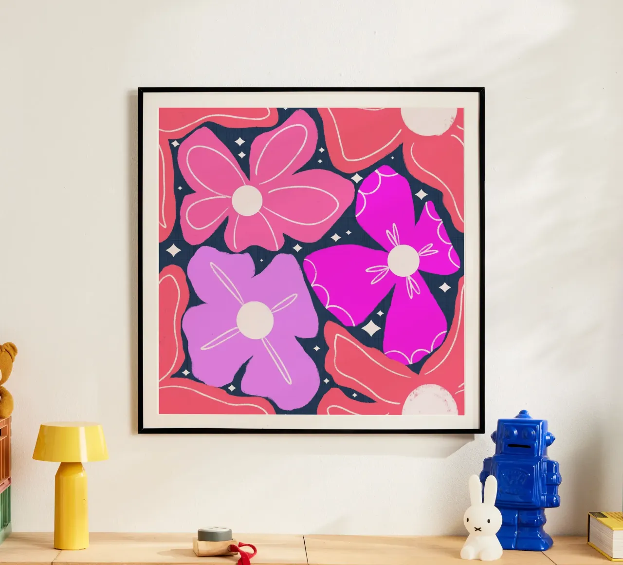 Groovy Petal Retro Garden Floral Pink - Audace modello Mid-Century Mod poster con telaio in plastica da susanacosta