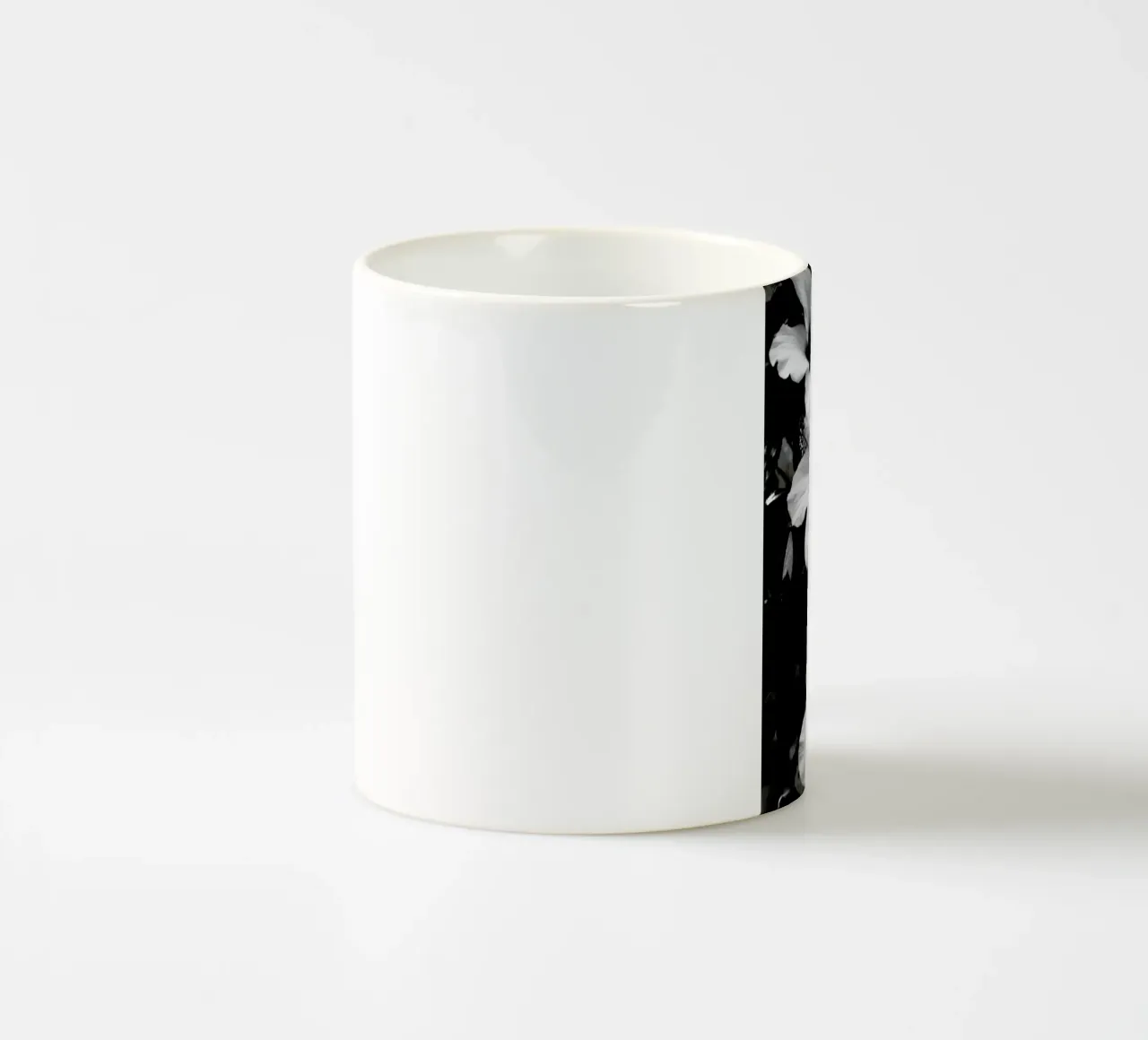 Hibiscus tazza in ceramica da Ingrid Beddoes