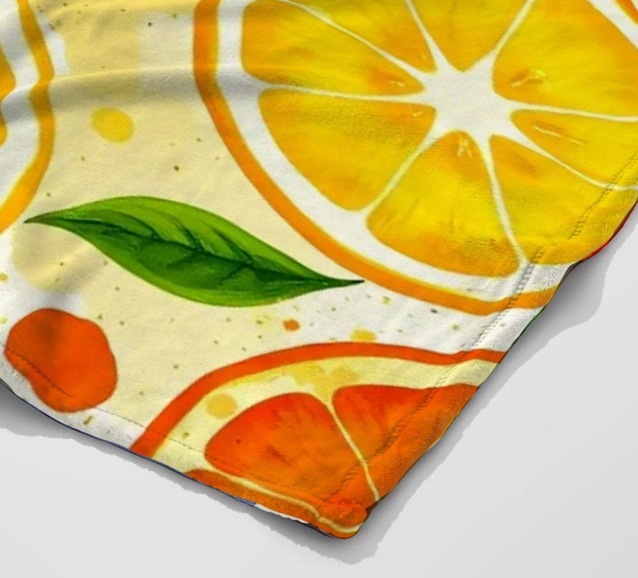 disegno astratto con arance, limoni e spruzzi di colore coperta in pile da DesignDoodle