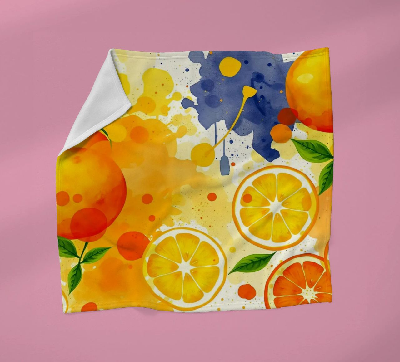 disegno astratto con arance, limoni e spruzzi di colore coperta in pile da DesignDoodle