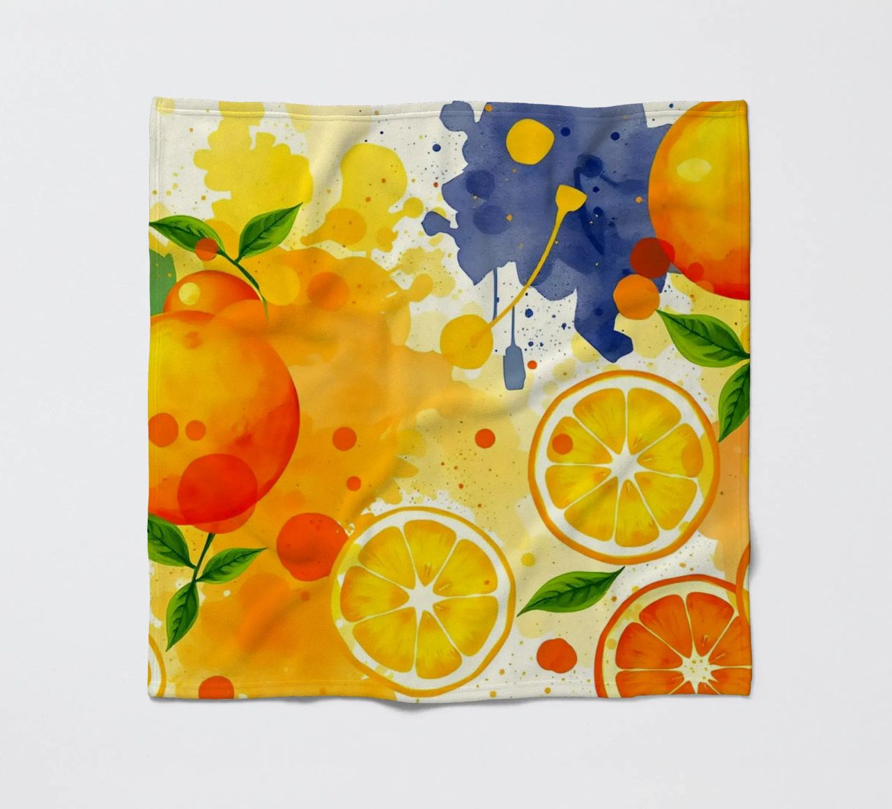disegno astratto con arance, limoni e spruzzi di colore coperta in pile da DesignDoodle
