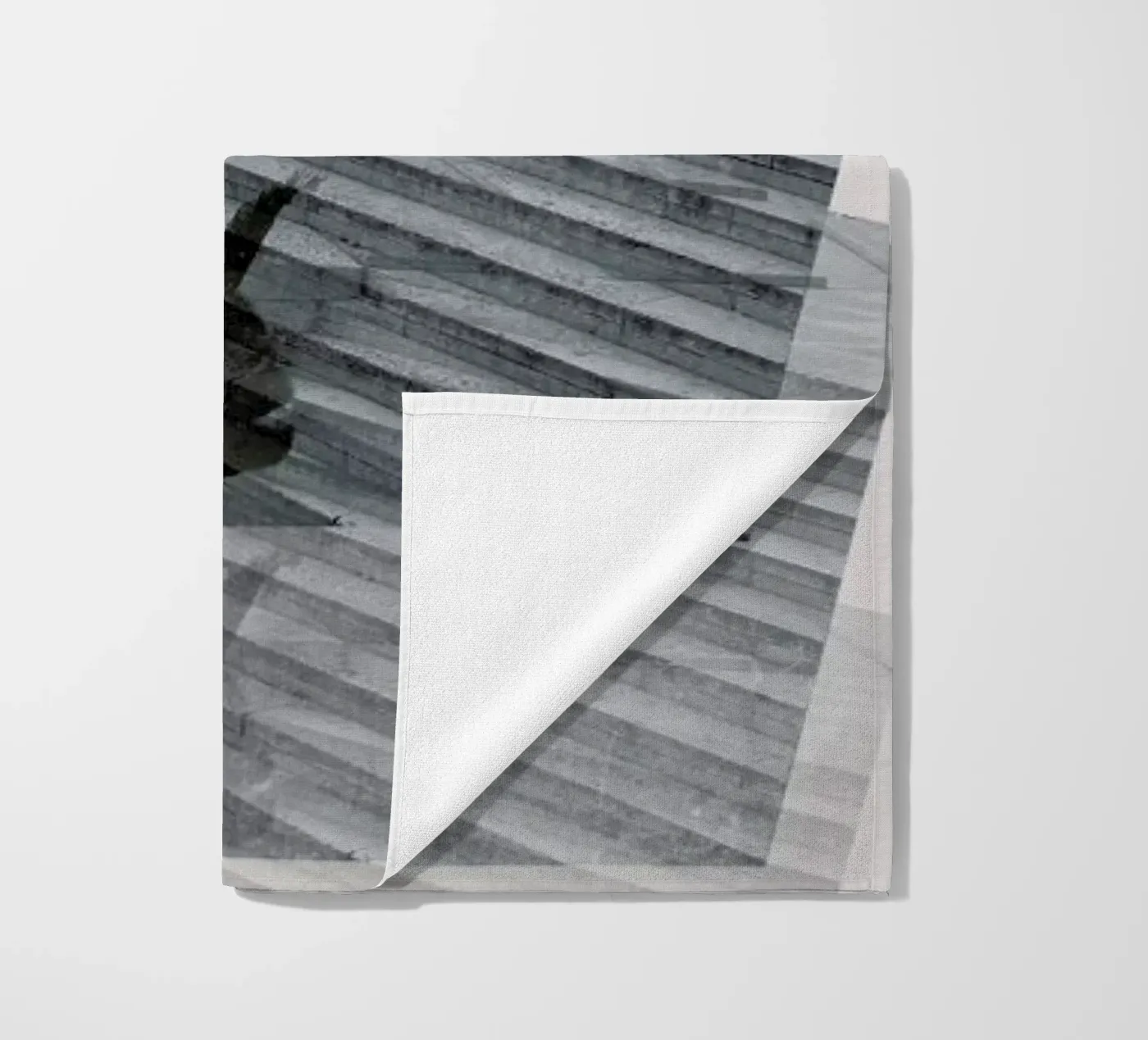 Skate repeat Strandtuch von 121 Creatives