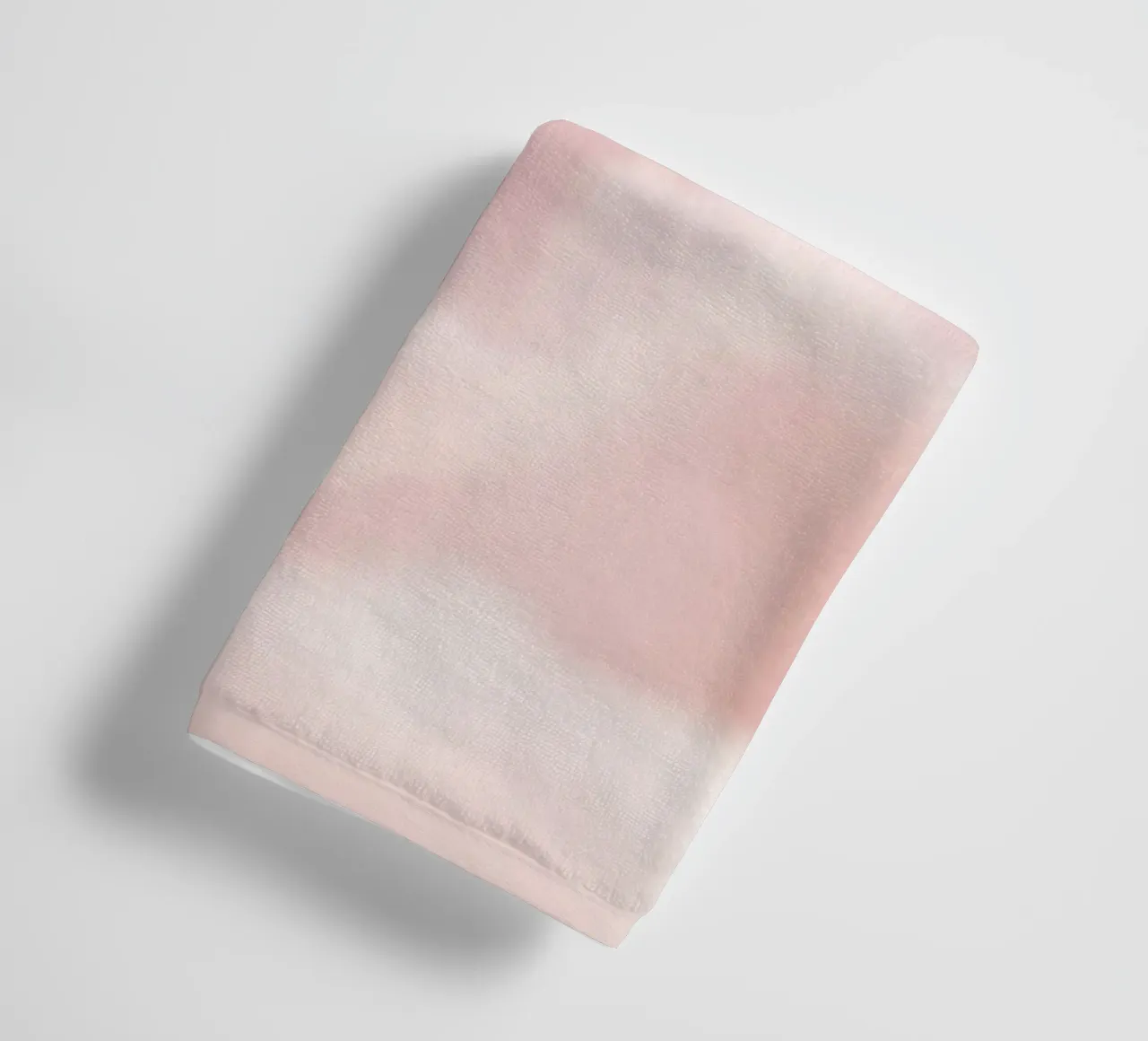 Zachtroze abstracte achtergrond met pluizige wolken en zachte badhanddoek van DesignDoodle
