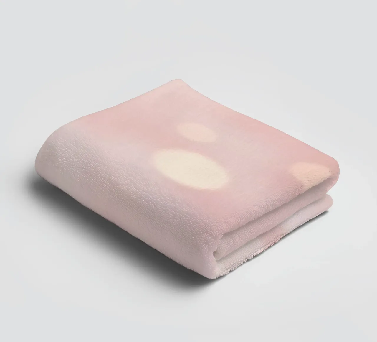 Sfondo astratto rosa tenue con nuvole soffici e delicate asciugamano da bagno da DesignDoodle