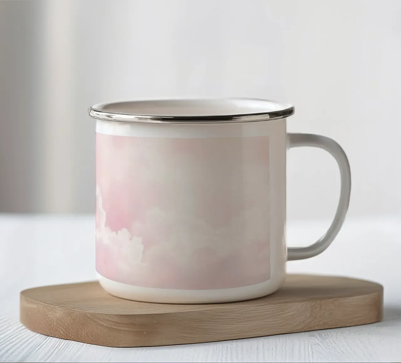 De doux nuages pastel créent un arrière-plan abstrait et serein. mug en émail de DesignDoodle
