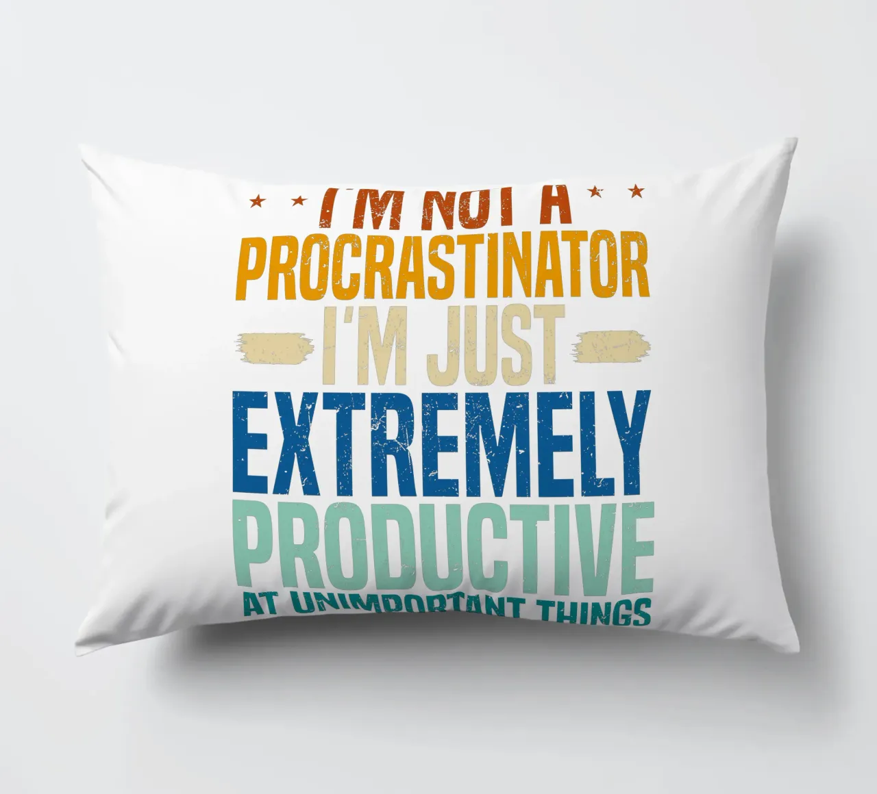 I'M NOT A PROCRASTINATOR, I'M EXTREMELY PRODUCTIVE AT UNIMPO cuscino da edsonramosart