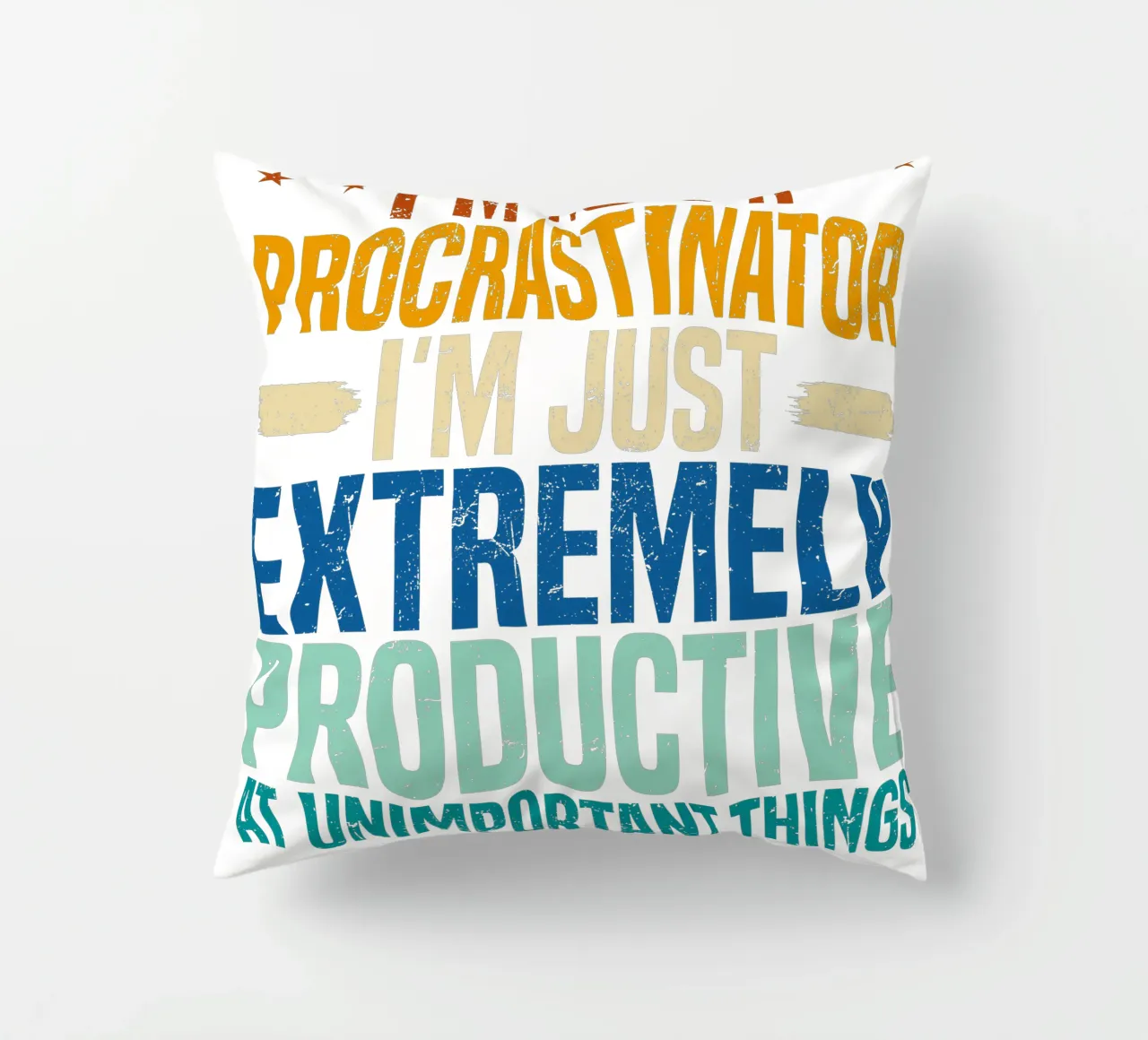 I'M NOT A PROCRASTINATOR, I'M EXTREMELY PRODUCTIVE AT UNIMPO cuscino da edsonramosart