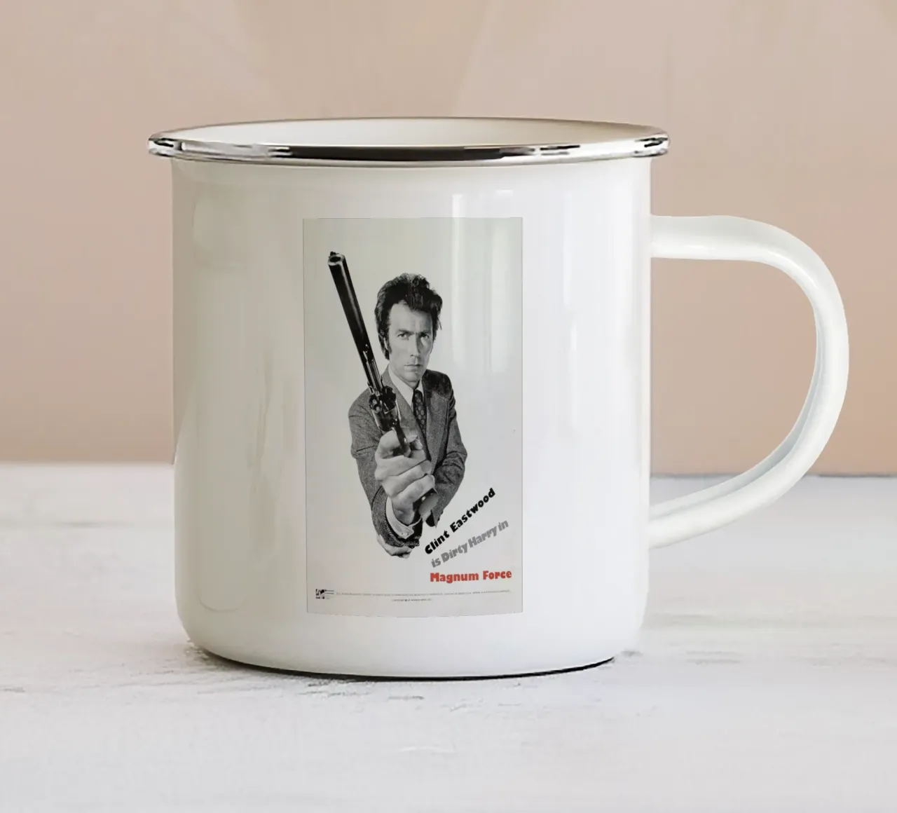 ‘Magnum Force’ Retro Movie Poster tazza in smalto da Gallery Print and Art Limited