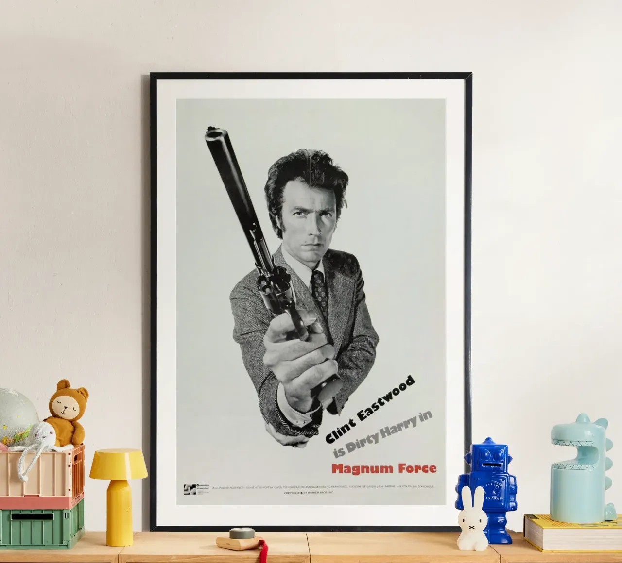 ‘Magnum Force’ Retro Movie Poster poster con telaio in alluminio da Gallery Print and Art Limited