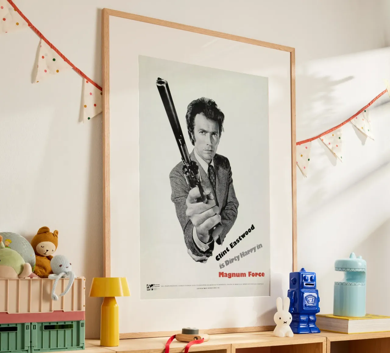 ‘Magnum Force’ Retro Movie Poster poster con telaio in alluminio da Gallery Print and Art Limited