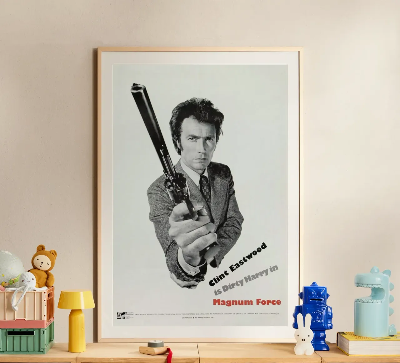 ‘Magnum Force’ Retro Movie Poster poster con telaio in alluminio da Gallery Print and Art Limited