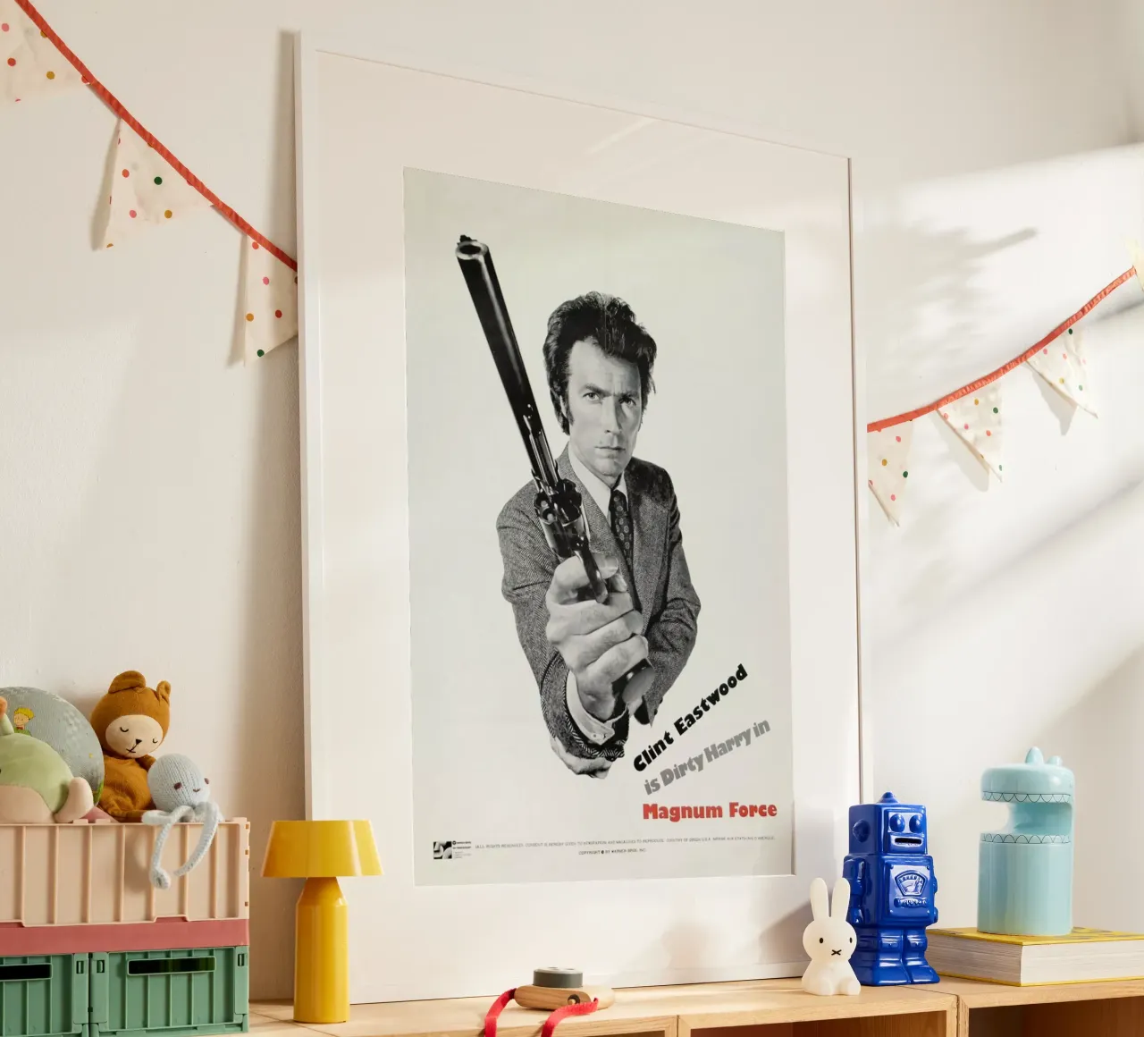 ‘Magnum Force’ Retro Movie Poster poster con telaio in alluminio da Gallery Print and Art Limited
