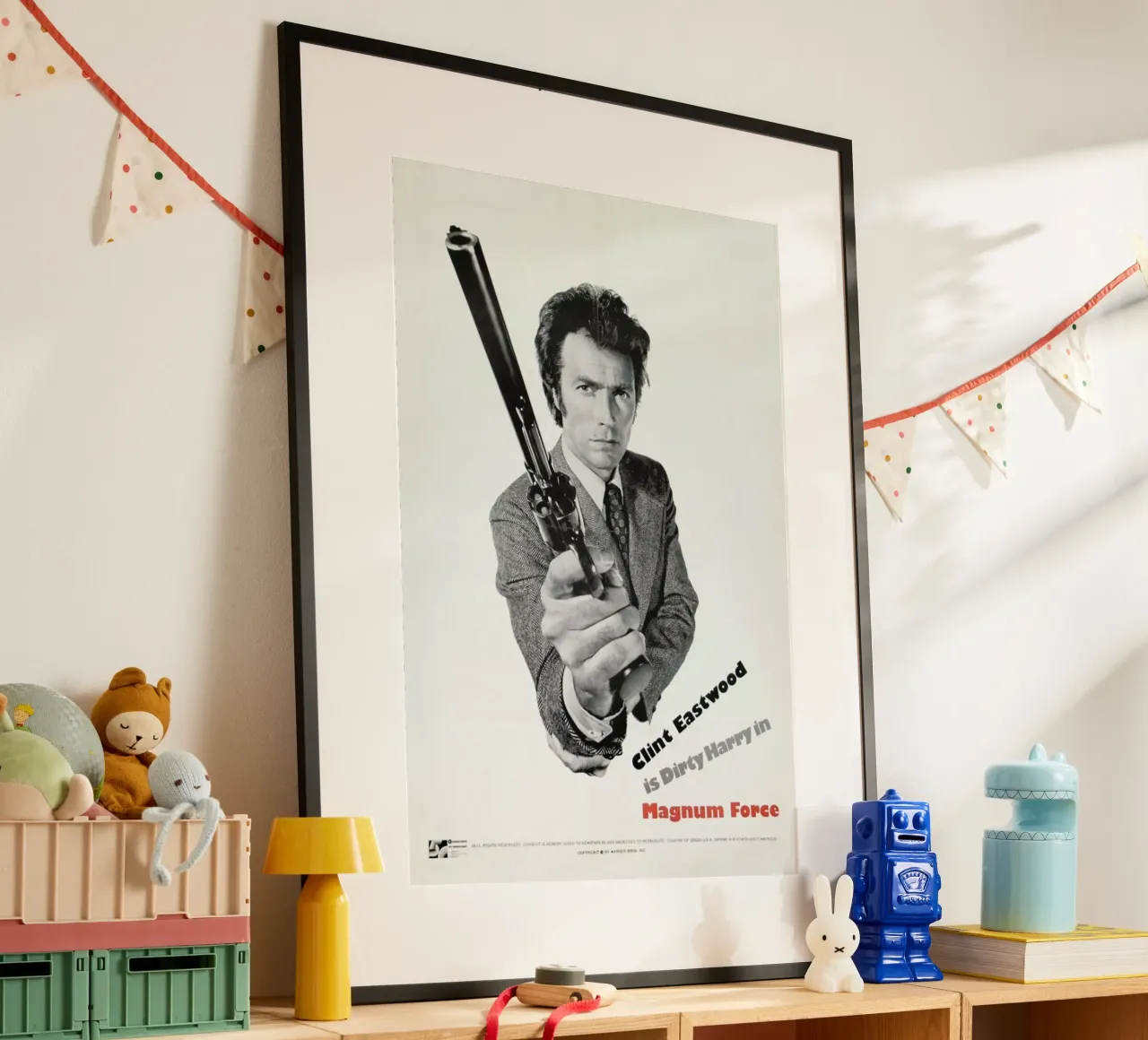 ‘Magnum Force’ Retro Movie Poster poster con telaio in alluminio da Gallery Print and Art Limited