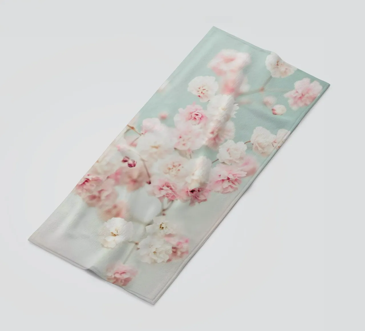 Pink Blush Gypsophila strandhanddoek van Ingrid Beddoes