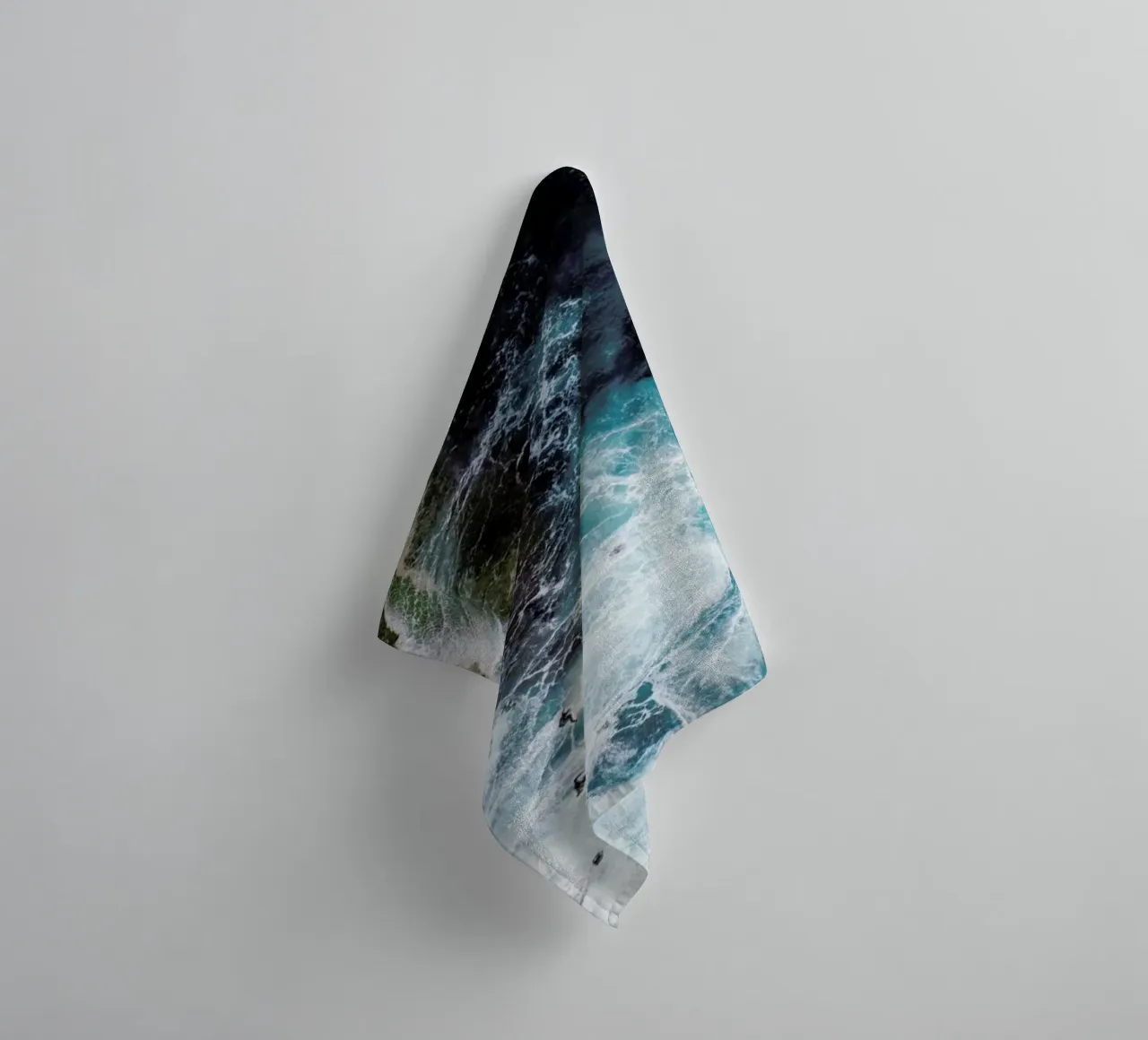 Beauty by @itchbanxstock towel by EyeEm Mobile GmbH
