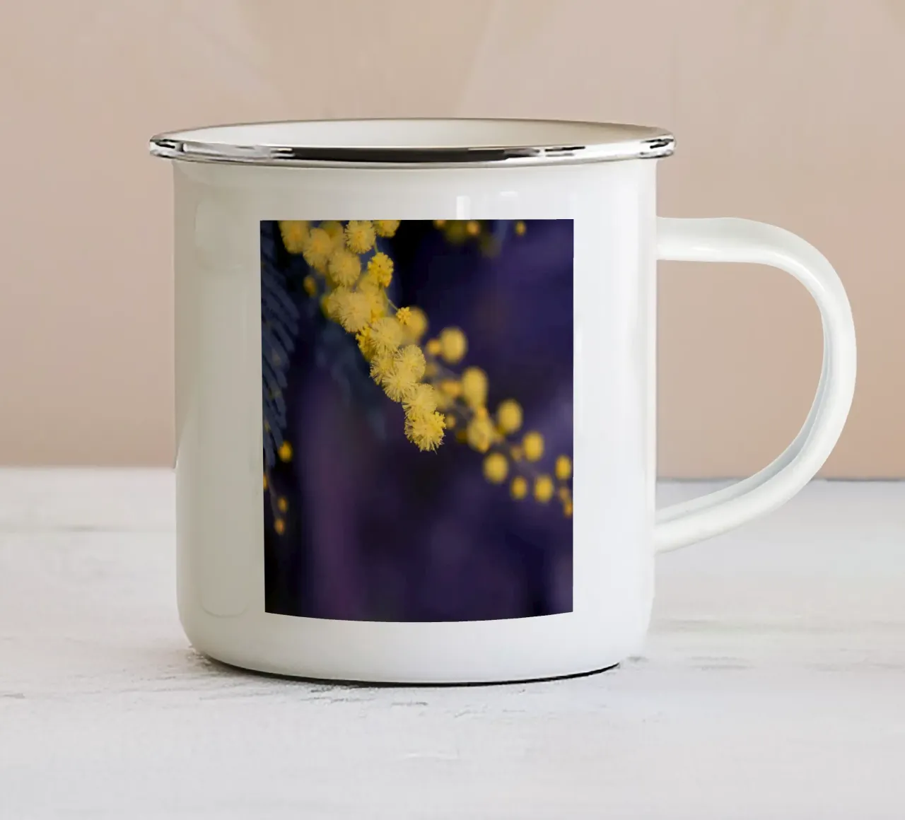 Fiore di mimosa di notte tazza in smalto da Teresa André