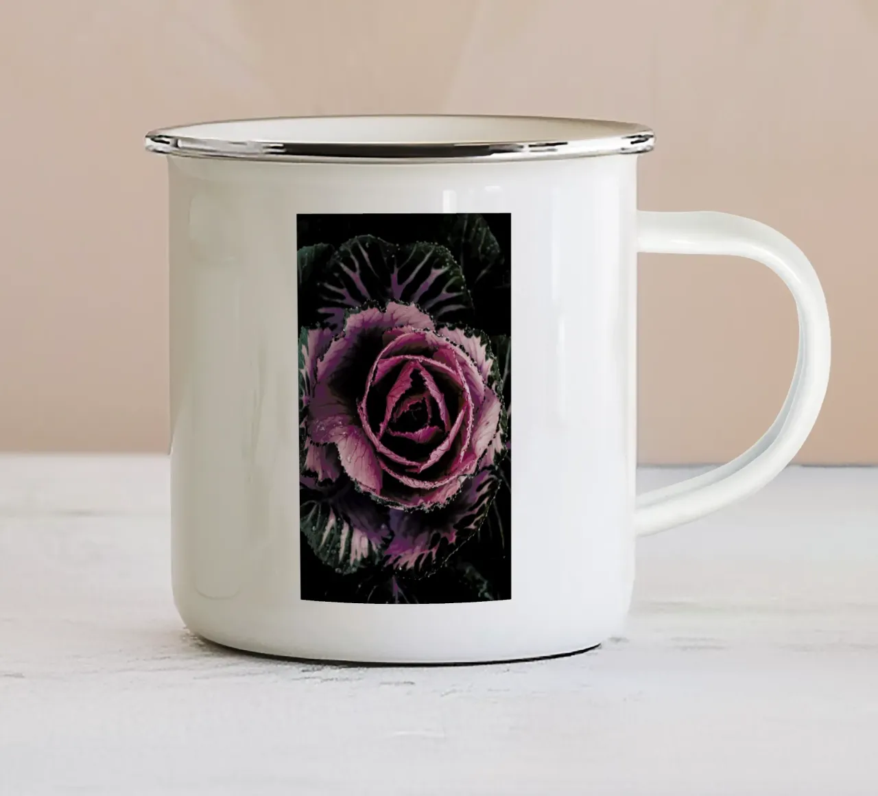 Pink Rosette tazza in smalto da Ingrid Beddoes