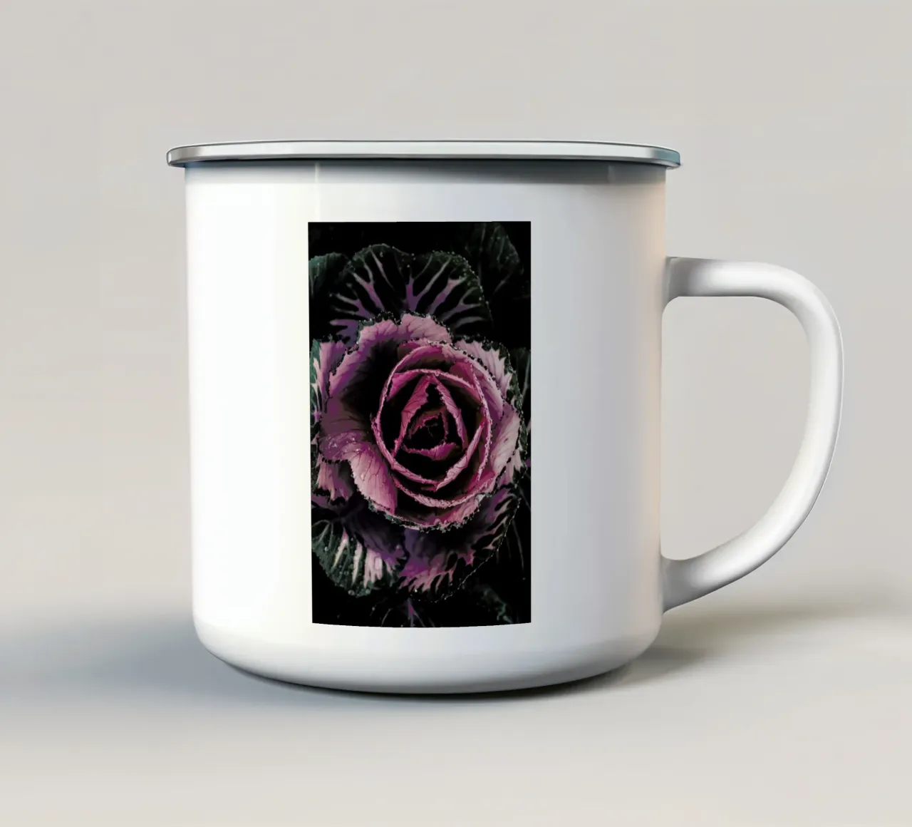 Pink Rosette tazza in smalto da Ingrid Beddoes
