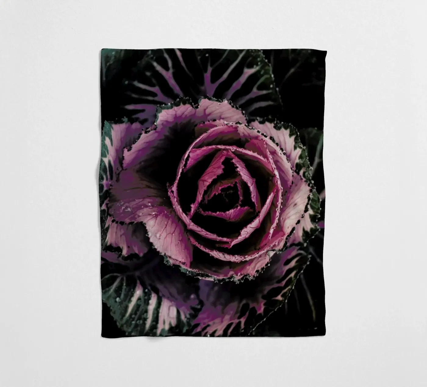 Pink Rosette Fleecedecke von Ingrid Beddoes