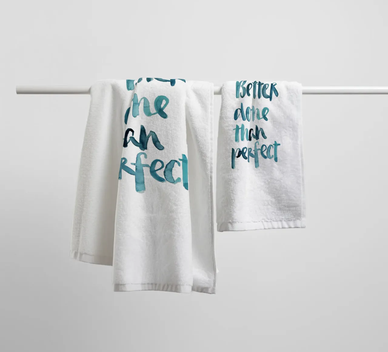 Better Done Than Perfect asciugamano da bagno da Brushmeetspaper