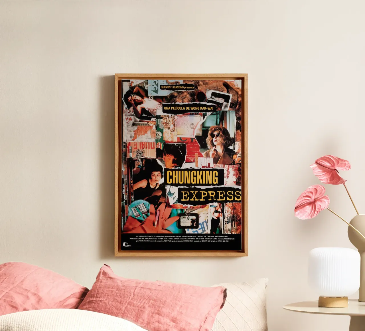 Chungking Express – Urban Melancholy & Neon Dreams tela con Cornice a cassetta da Attaboy Dsgn