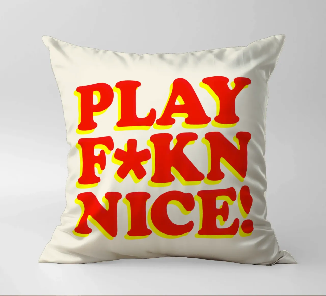 Play Fkn Nice Design tipografico umoristico cuscino da THE MOTIVATED TYPE